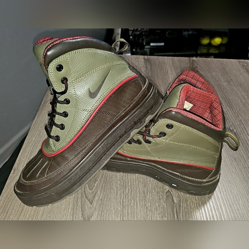 Nike Youth Woodside ACG Hiking Trail Duck Boots Brown/Red/olive green size 5.5 Y